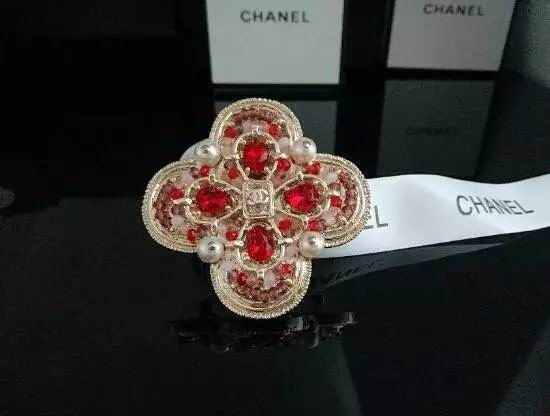 Wholesale Brand Name Brooches Replica-132