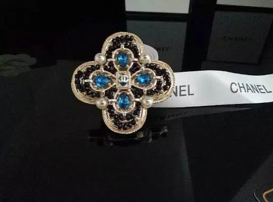 Wholesale Brand Name Brooches Replica-133