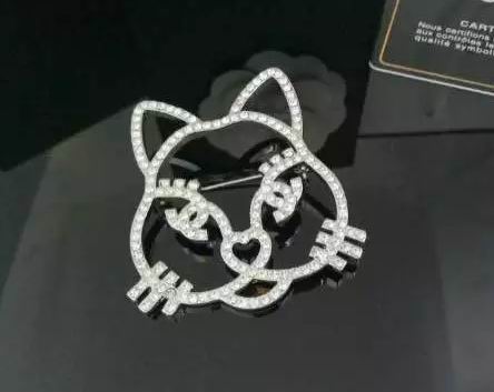 Wholesale Brand Name Brooches Replica-137