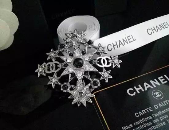 Wholesale Brand Name Brooches Replica-140