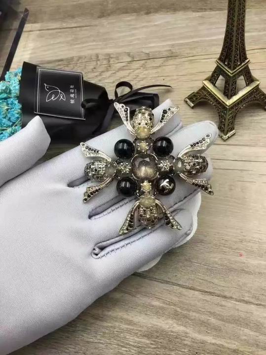 Wholesale Brand Name Brooches Replica-151