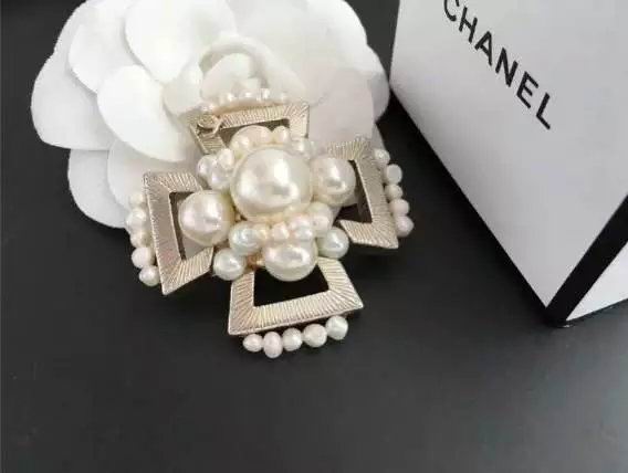 Wholesale Brand Name Brooches Replica-154