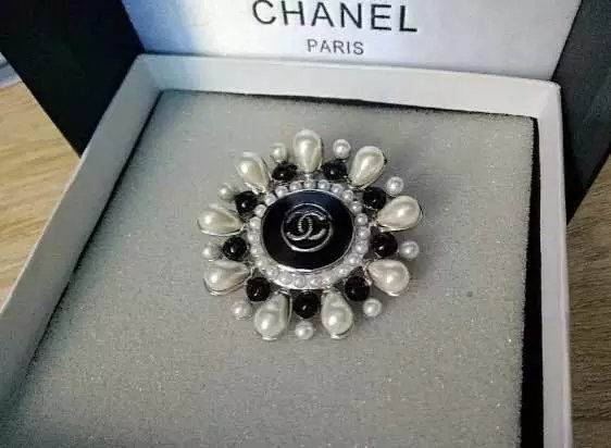 Wholesale Fashion Luxury Replica Brooches-231