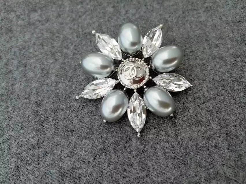 Wholesale Fashion Luxury Replica Brooches-262