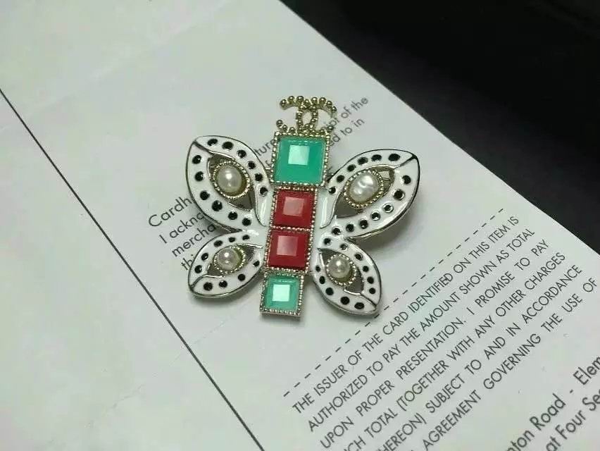 Wholesale Fashion Replica Brooch for women-290