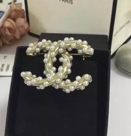 Wholesale Fashion Replica Brooch for women-300