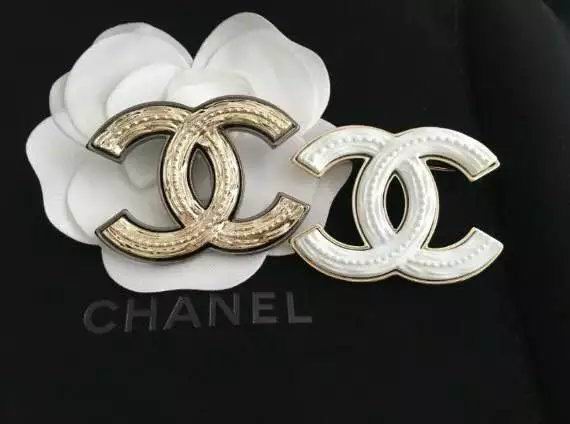 Wholesale Fashion Replica Brooch for women-301