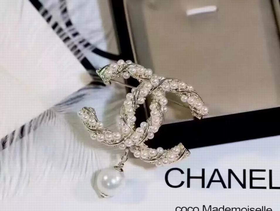 Wholesale Fashion Replica Brooch for women-303