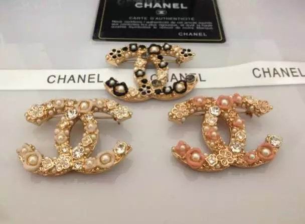 Wholesale Fashion Replica Brooch for women-304