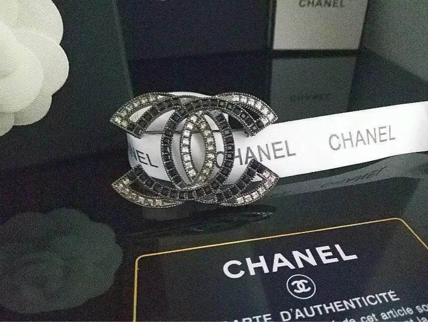 Wholesale Fashion Replica Brooch for women-306