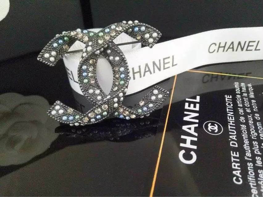 Wholesale Fashion Replica Brooch for women-308