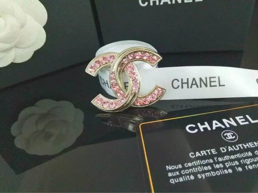 Wholesale Fashion Replica Brooch for women-310