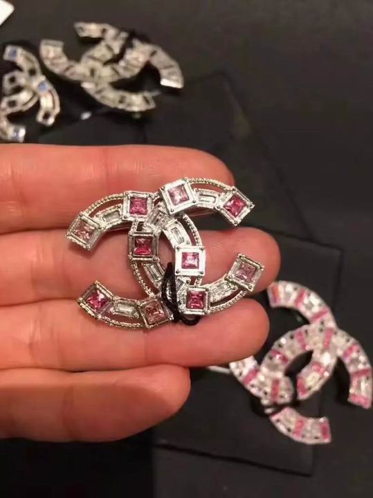 Wholesale Fashion Replica Brooch for women-325