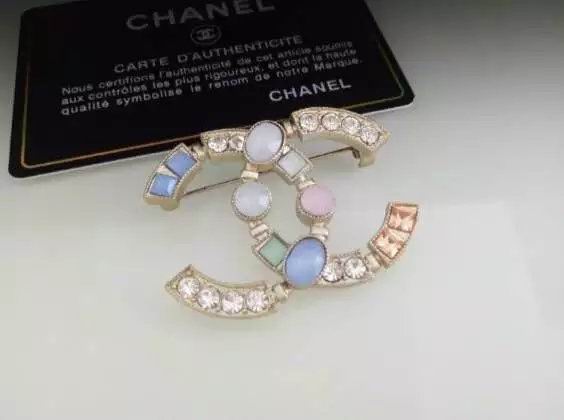 Wholesale Fashion Replica Brooch for women-330