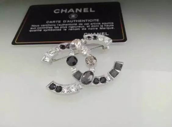 Wholesale Fashion Replica Brooch for women-332