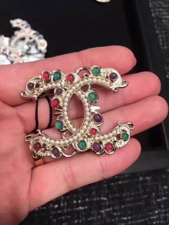 Wholesale Fashion Replica Brooch for women-333