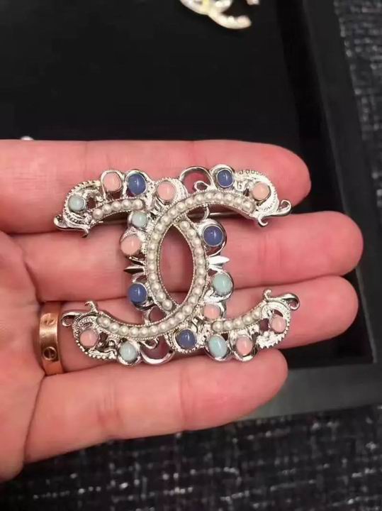 Wholesale Fashion Replica Brooch for women-335