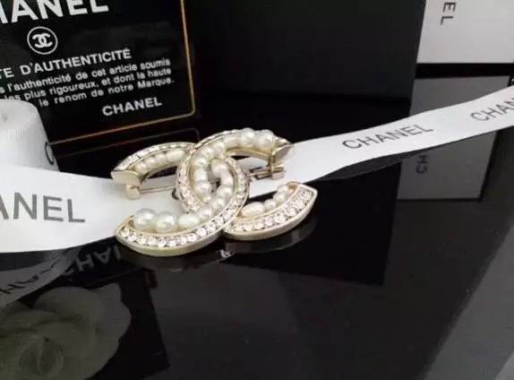 Wholesale Fashion Replica Brooch for women-346