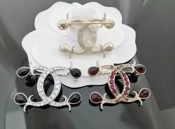 Wholesale Fashion Replica Brooch for women-352