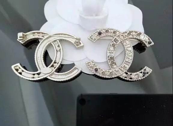 Wholesale Fashion Replica Brooch for women-354