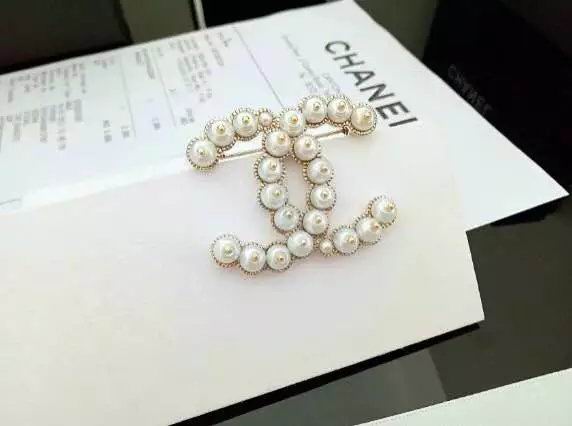 Wholesale Fashion Replica Brooch for women-356