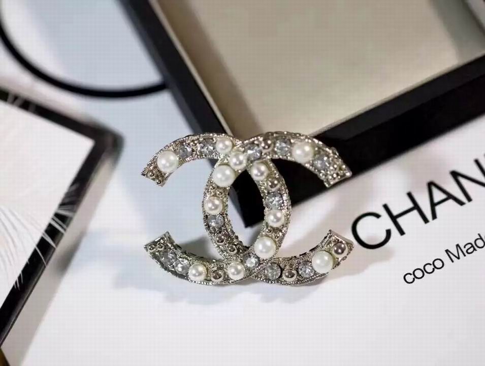 Wholesale Fashion Replica Brooch for women-373