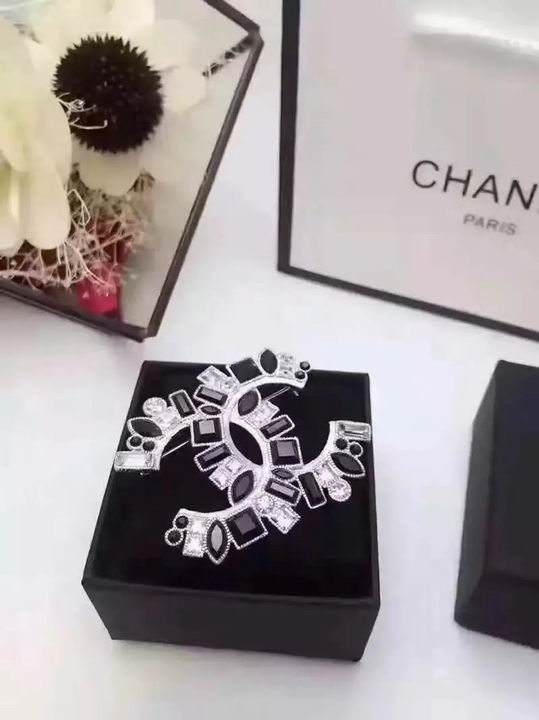 Wholesale Fashion Replica Brooch for women-380