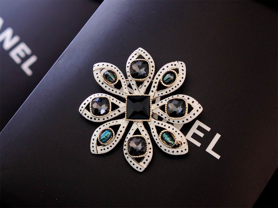 Wholesale Replica Designer Brooches & Pins-700