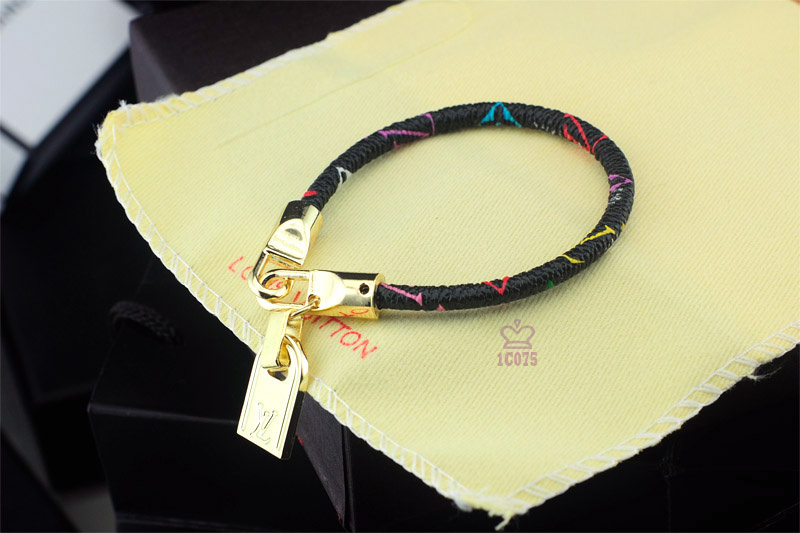 Wholesale Louis Vuitton Replica Bangles Bracelets-010