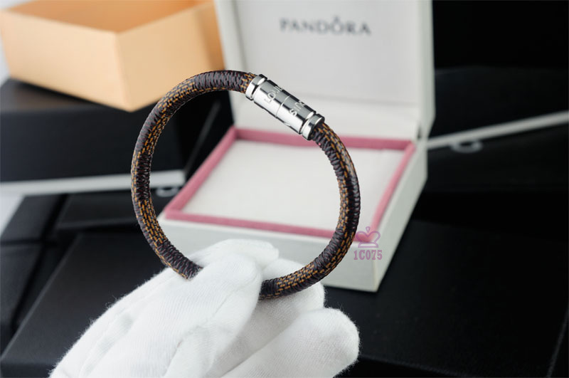 Wholesale Louis Vuitton Replica Bangles Bracelets-017
