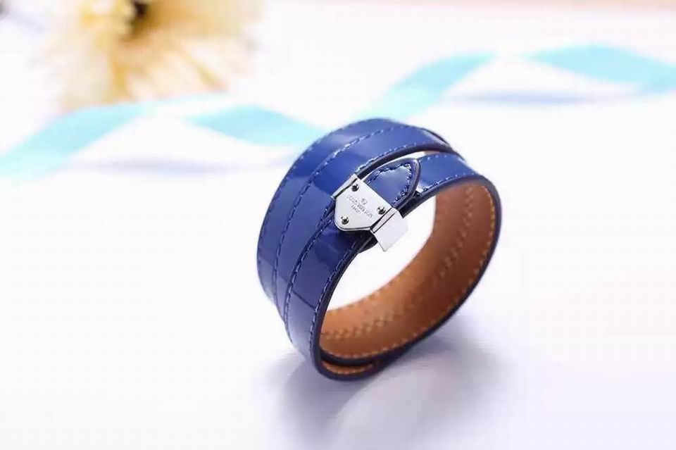 Wholesale Louis Vuitton Replica Bangles Bracelets-050