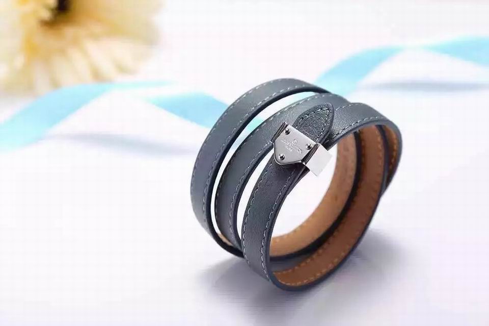 Wholesale Louis Vuitton Replica Bangles Bracelets-053