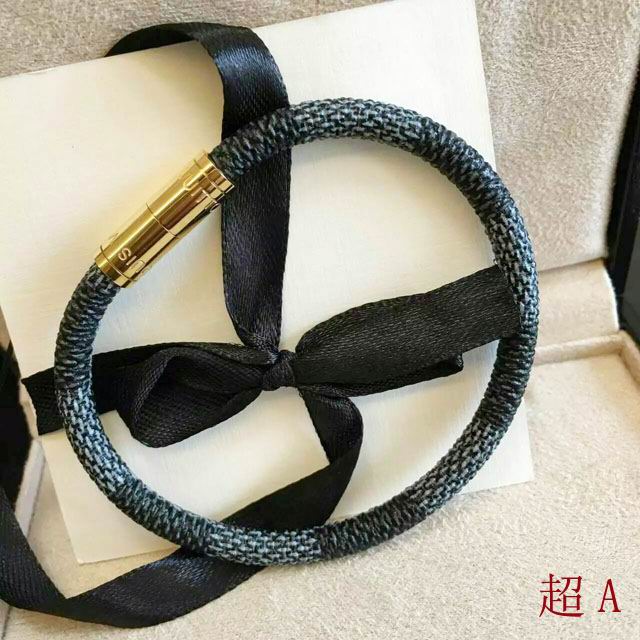 Wholesale Cheap Replica Louis Vuitton Bangles Bracelets-123