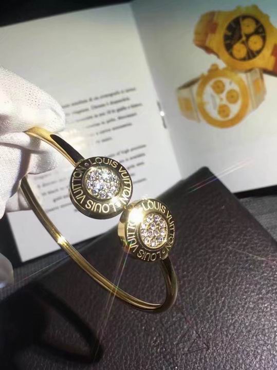 Wholesale Designer Louis Vuitton Replica Bracelets for women-387