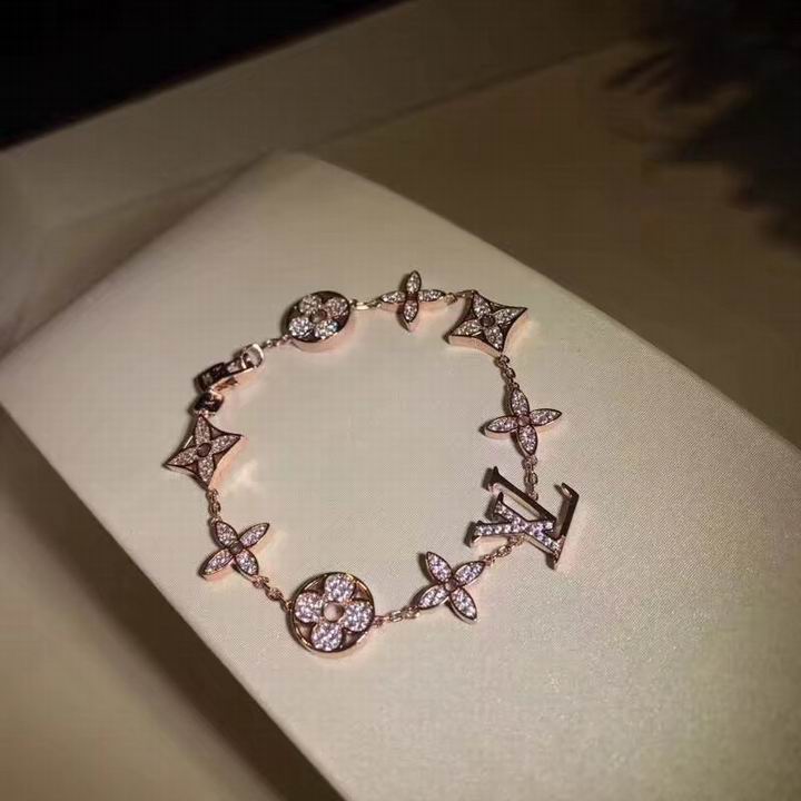 Wholesale Designer Louis Vuitton Replica Bracelets for women-389