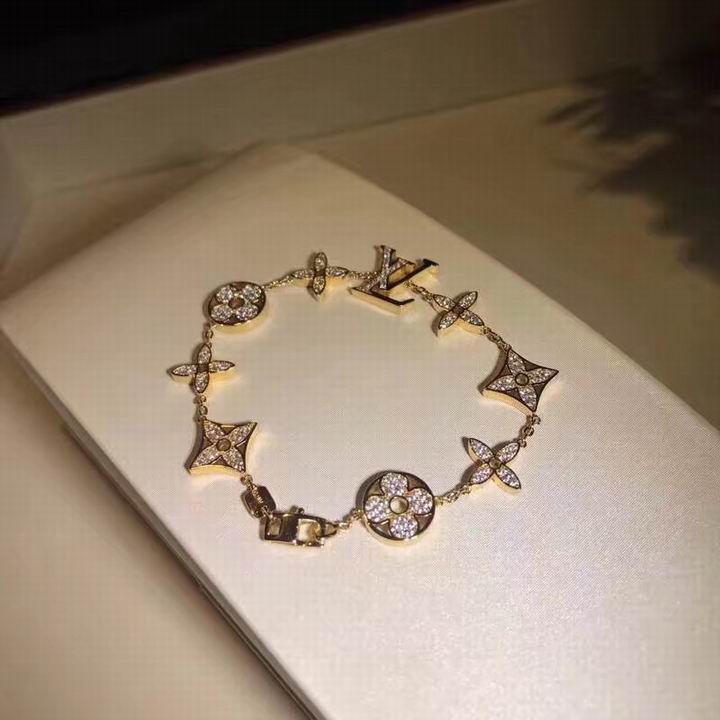 Wholesale Designer Louis Vuitton Replica Bracelets for women-390