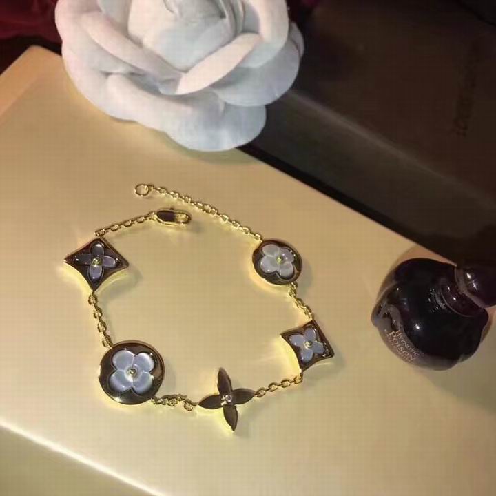 Wholesale Designer Louis Vuitton Replica Bracelets for women-391