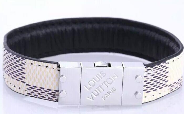 Wholesale Designer Louis Vuitton Replica Bracelets for women-422