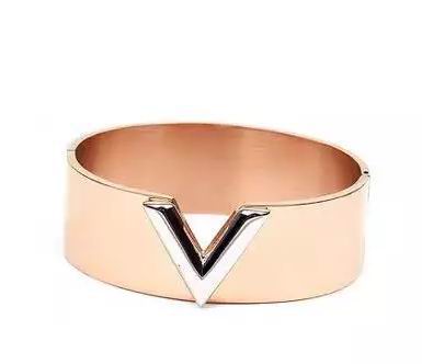 Wholesale Designer Louis Vuitton Replica Bracelets for women-427