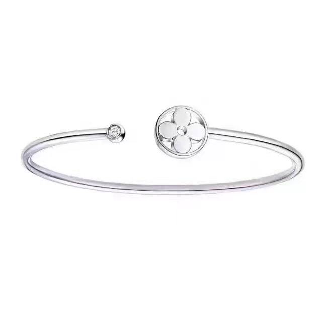 Wholesale Designer Louis Vuitton Replica Bracelets for women-442