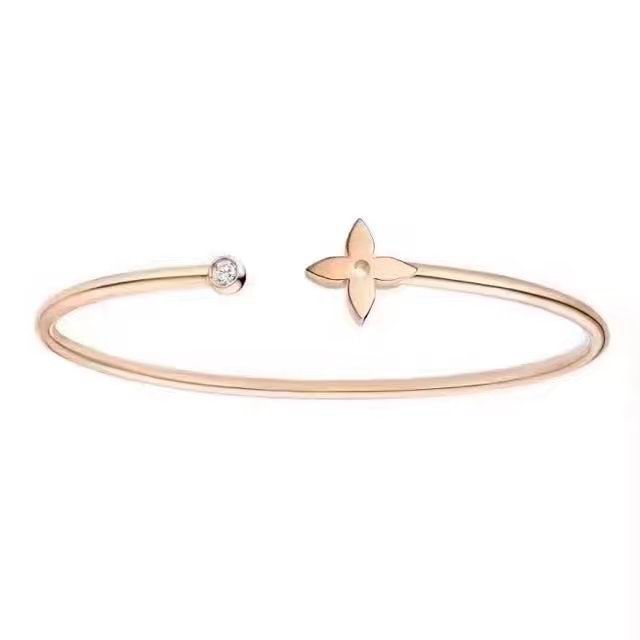 Wholesale Designer Louis Vuitton Replica Bracelets for women-443