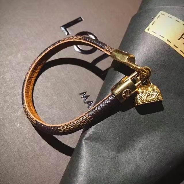 Wholesale Designer Louis Vuitton Replica Bracelets for women-445
