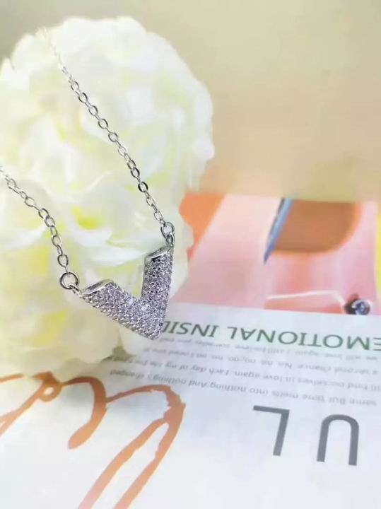 Wholesale Louis Vuitton Replica Necklace for women-002