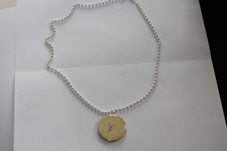 Wholesale Louis Vuitton Replica Necklace for women-018