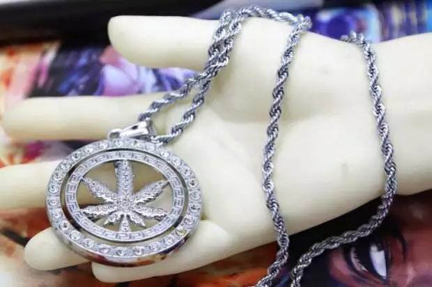 Wholesale Fashion Versace Necklaces Replica-098