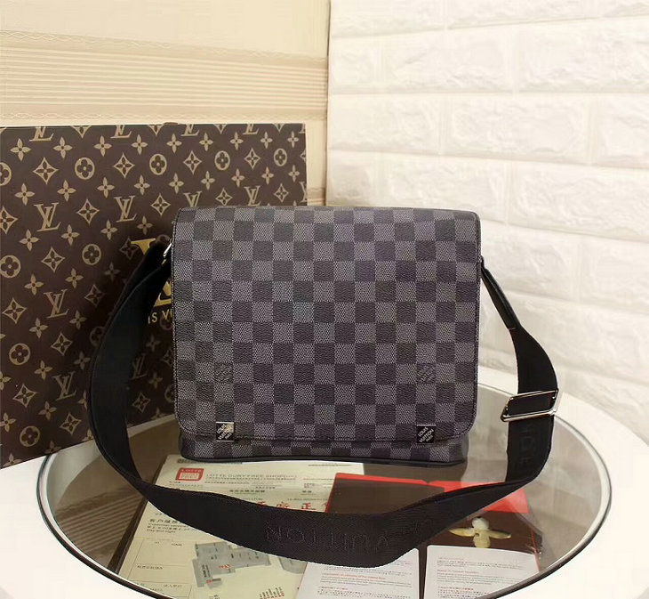 Wholesale Louis Vuitton Mens Messenger bags for Sale-028