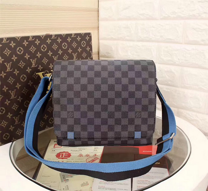 Wholesale Louis Vuitton Mens Messenger bags for Sale-029
