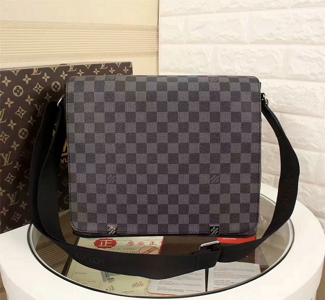 Wholesale Louis Vuitton Mens Replica Designer Messenger Bags for Sale-031