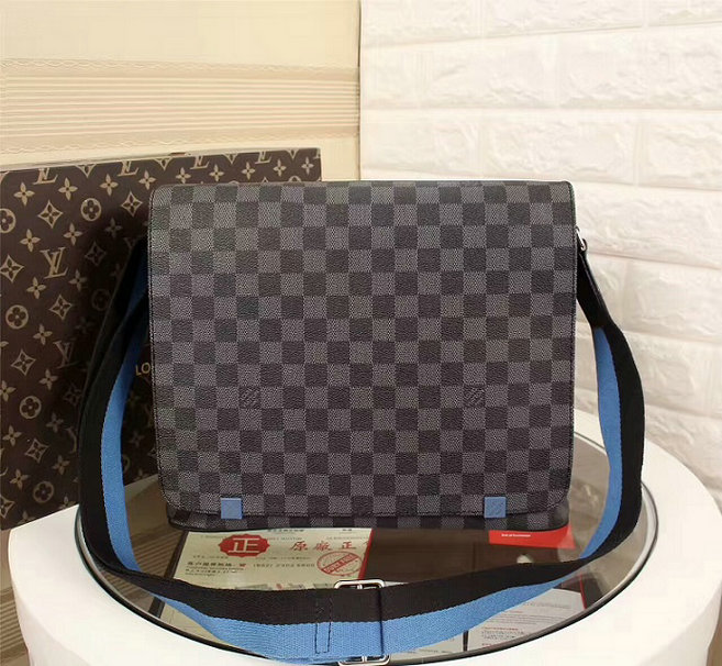 Wholesale Louis Vuitton Mens Replica Designer Messenger Bags for Sale-032
