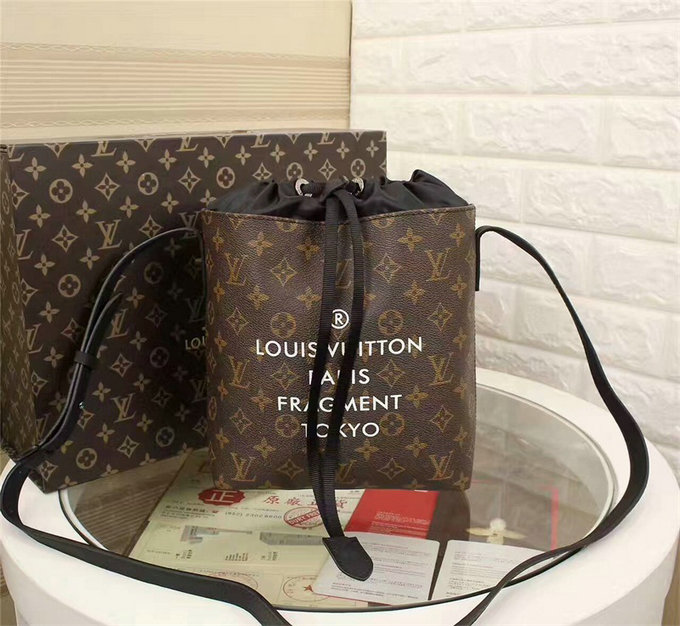 High Quality Replica Louis Vuitton Handbags-247